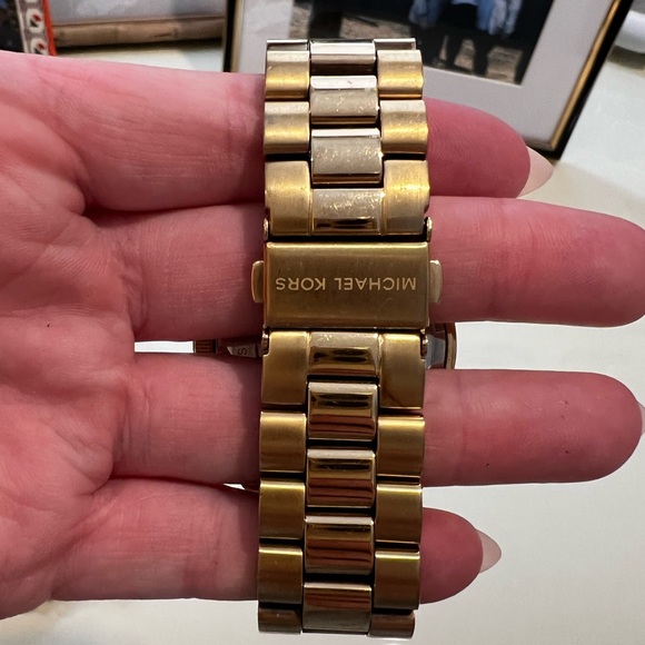 Michael Kors Watch Gold - Picture 3 of 3